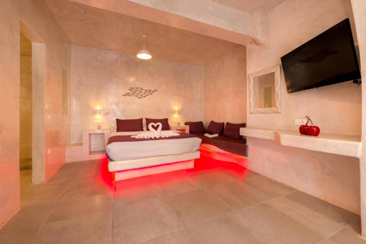The Muses Of Santorini Private Jacuzzi Suites Vothon Exterior photo