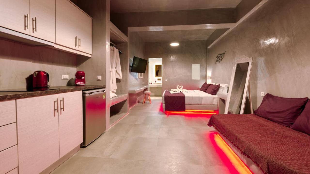 The Muses Of Santorini Private Jacuzzi Suites Vothon Exterior photo