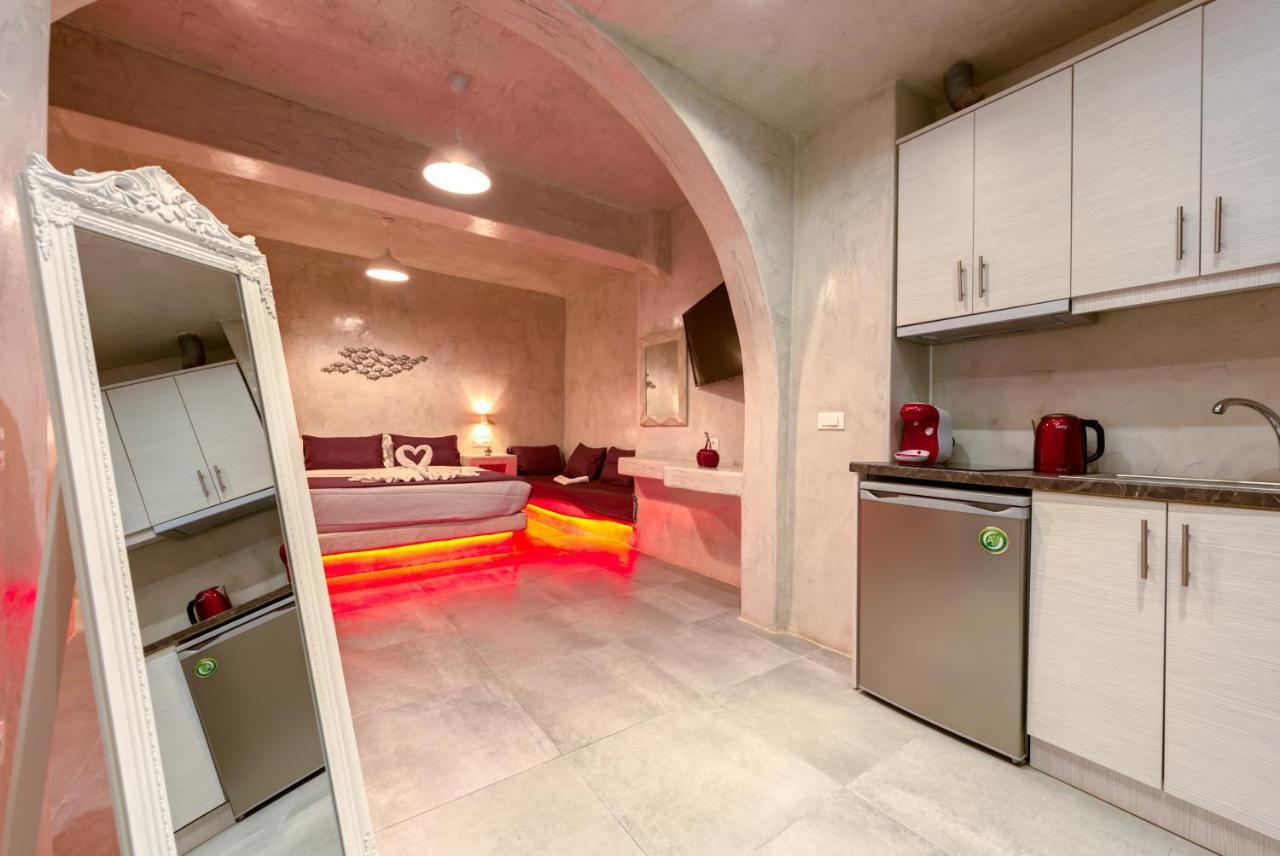 The Muses Of Santorini Private Jacuzzi Suites Vothon Exterior photo