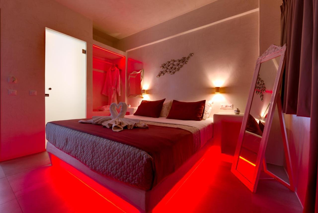 The Muses Of Santorini Private Jacuzzi Suites Vothon Exterior photo