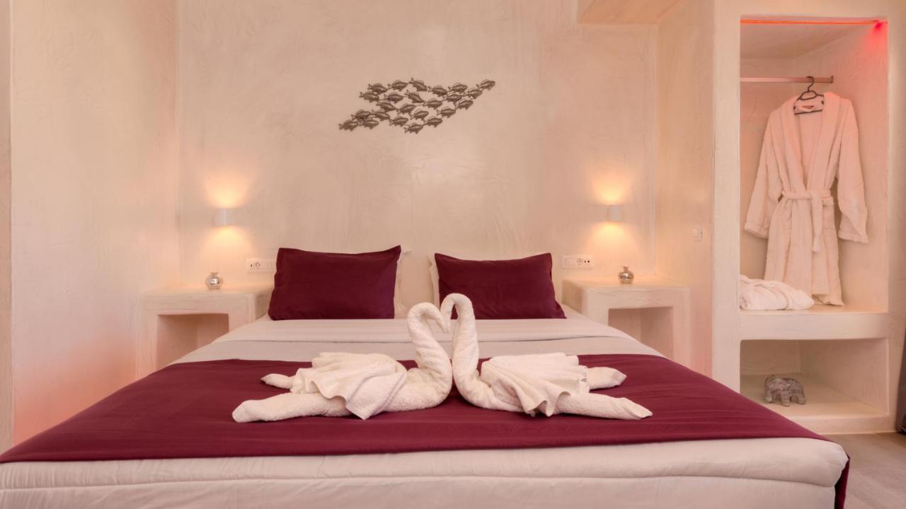 The Muses Of Santorini Private Jacuzzi Suites Vothon Exterior photo